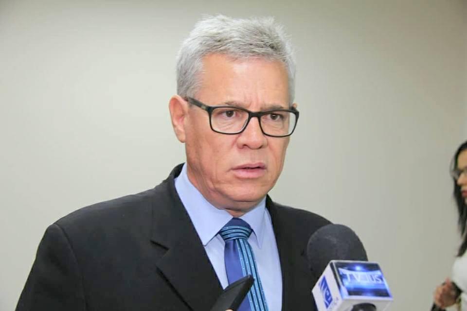 Ex-prefeito Cebola desconfia de quem seja